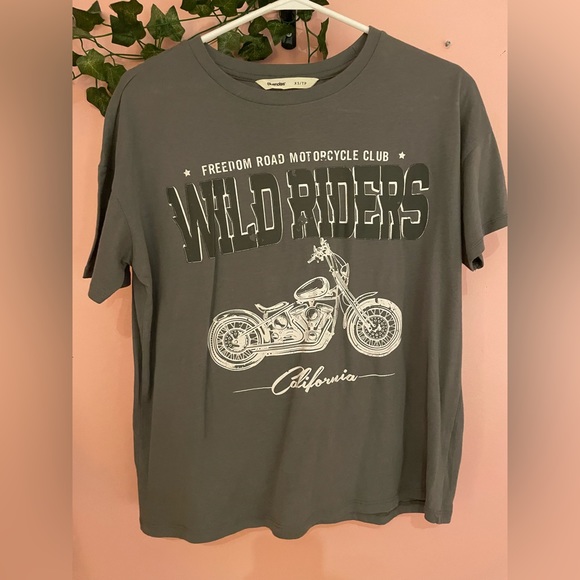 5 Graphic T-Shirts from Bluenotes - Picture 9 of 11